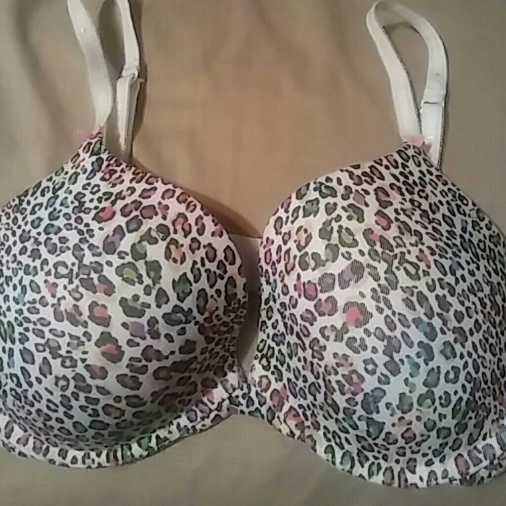Victoria's Secret 34DD push up bra